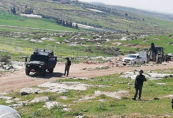 العدو الاسرائيلي يمنع مواطنا فلسطينيا من بناء منزله جنوب نابلس