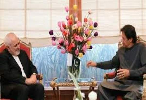 محمد جواد ظریف نے  وزیر اعظم عمران خان سے تبادلہ خیال کیا