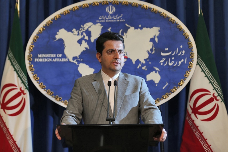 الخارجية الإيرانية تعلق على لقاء ظريف بسيناتور أمريكي