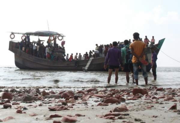 بنغلادش تعترض 58 لاجئا من الروهينغا في طريقهم بحرا إلى ماليزيا