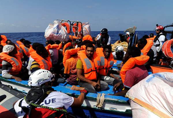 تونس ترفض السماح لسفينة مصرية على متنها مهاجرون بدخول موانئها