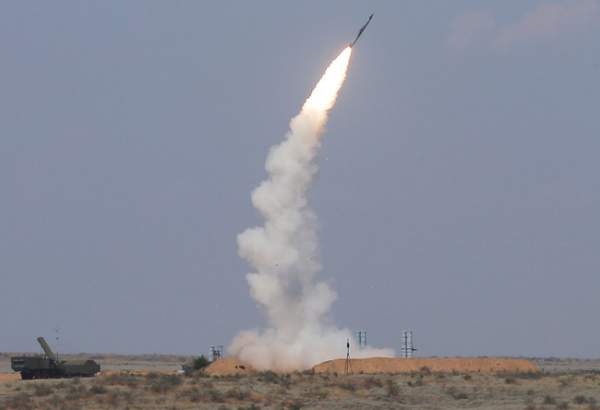 La défense antiaérienne syrienne abat des missiles de l