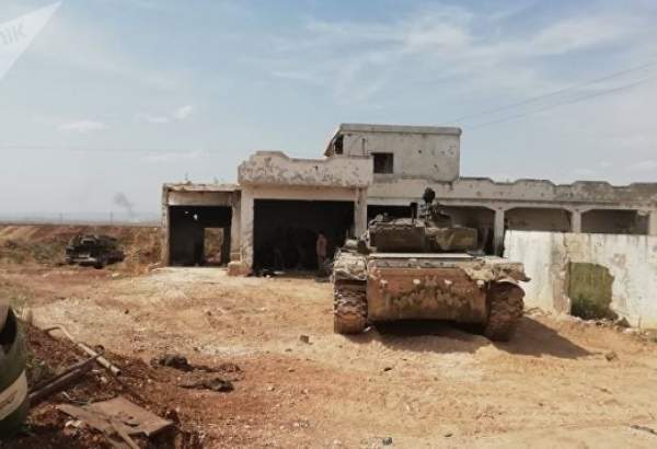مقاتلات سورية وروسية تدمّر مقرّ اجتماع لقيادات "النصرة" في إدلب