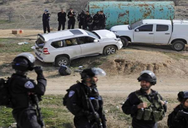 قوات العدو تعتدي على مواطن فلسطيني ونجله في الخليل