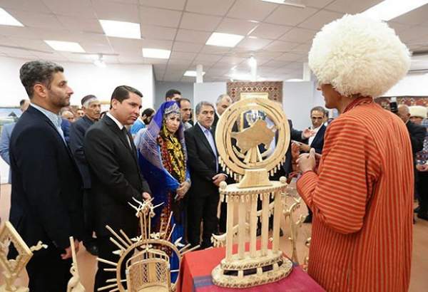 نمایشگاه صنایع دستی و هنرهای تجسمی ترکمنستان افتتاح شد