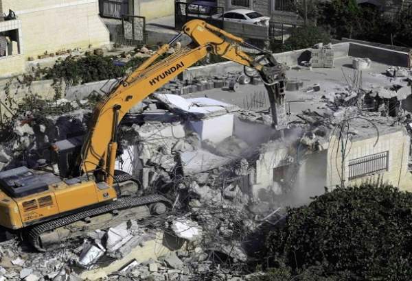 العدو الصهيوني يهدم منزلا فلسطينيا بمدينة أريحا