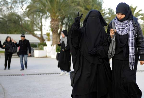 La Tunisie interdit le niqab dans les institutions publiques