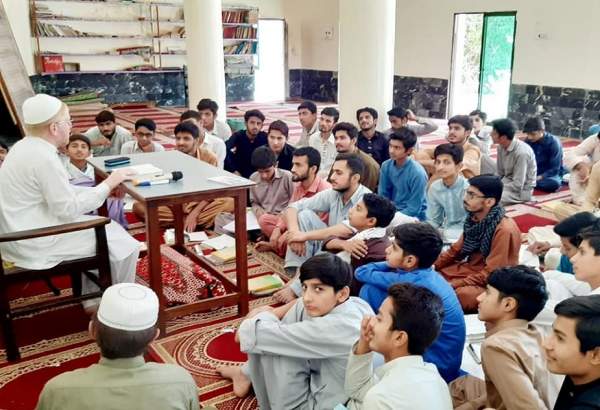 کارگاه "اسلام شناسی" در حوزه علمیه "مظهر الایمان" پاکستان برگزار شد + تصاویر