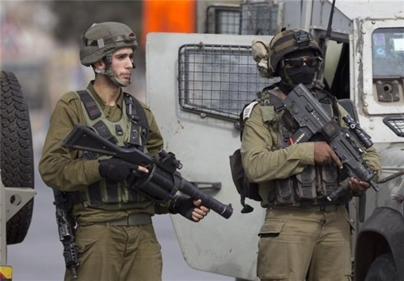 الكيان الصهيوني يعتقل أكثر من 100 عامل فلسطيني في الخليل