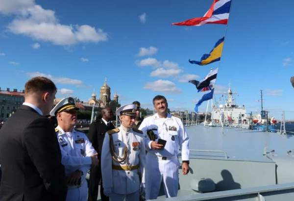 دریادار خانزادی از ناوگان نیروی دریایی روسیه بازدید کرد