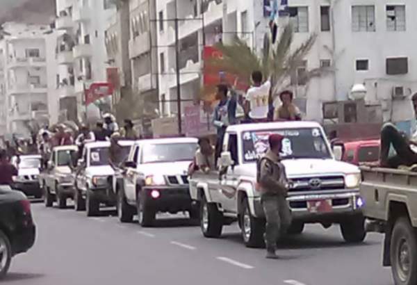 اشتباكات عدن .. فرار رئيس وزراء "حكومة المستقيل هادي"
