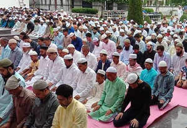 Kashmiris hold Eid prayers amid tension