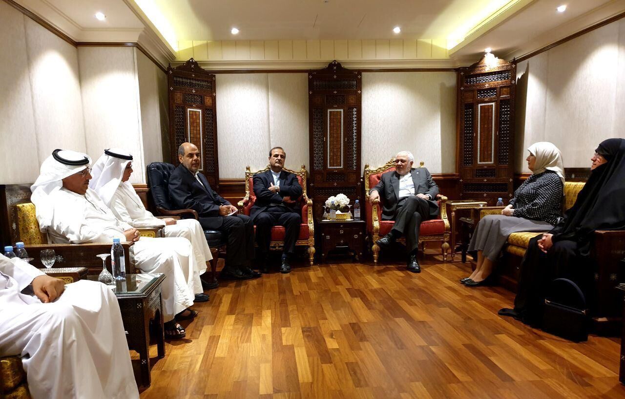 ظريف يلتقي اعضاء جمعية الصداقة الكويتية الايرانية