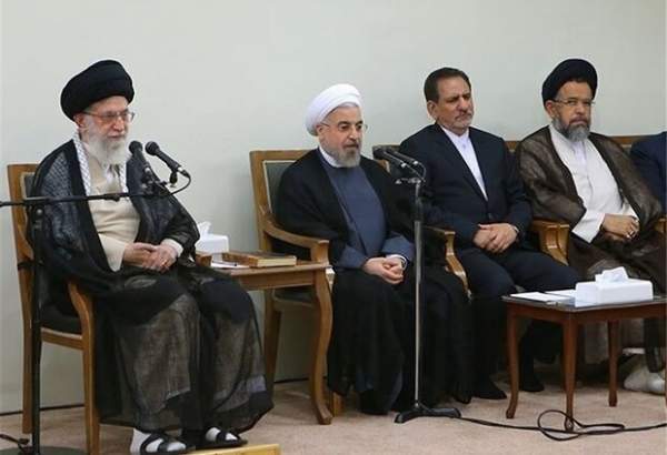 صدر روحانی نے کابینہ ارکان کے ہمراہ رہبر انقلاب اسلامی سے ملاقات کی