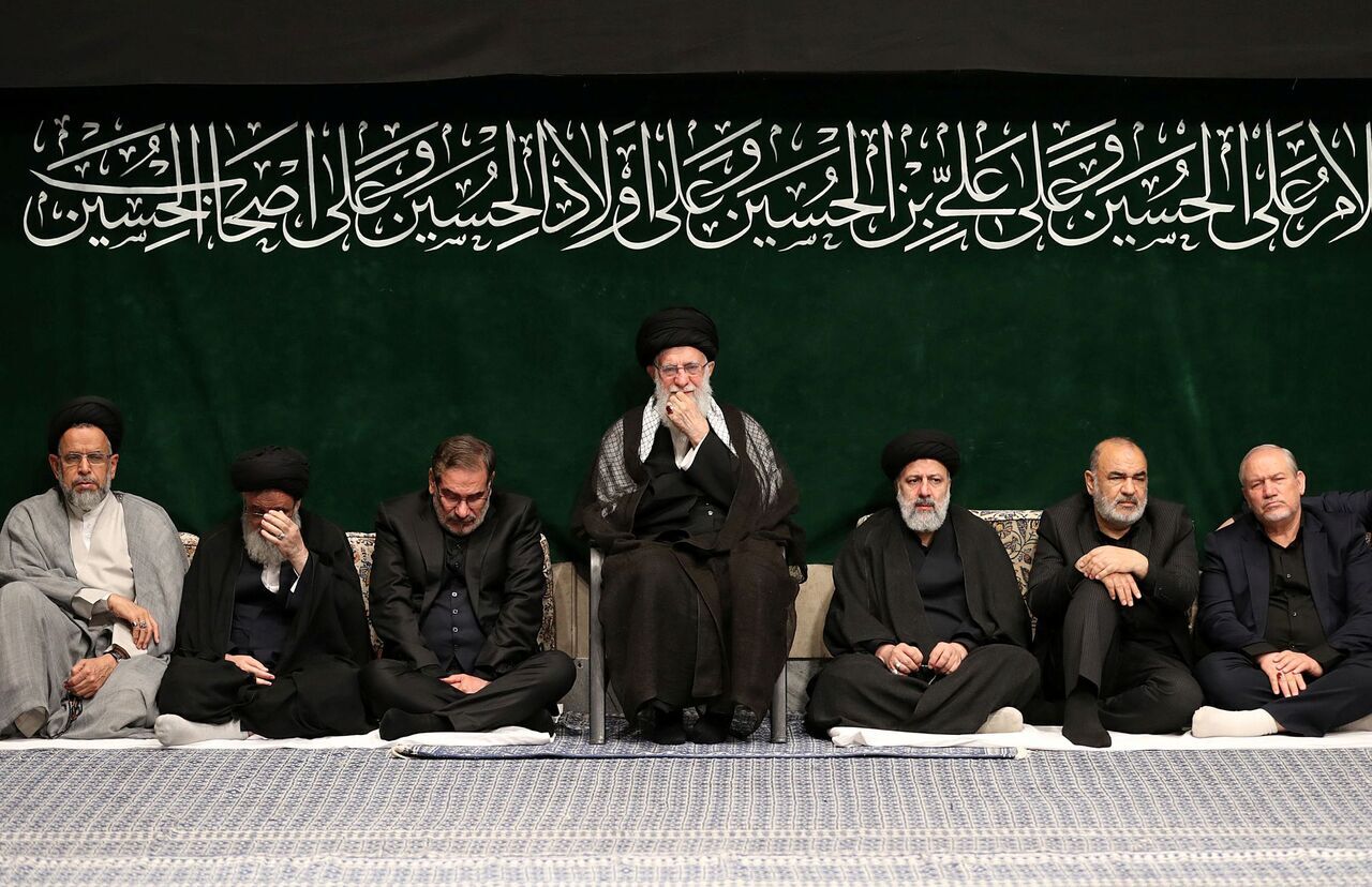 إقامة مراسم الليلة الاخيرة للعزاء الحسيني بحضور قائد الثورة