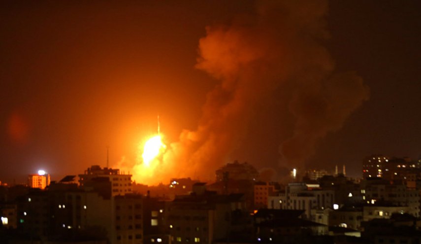 الاحتلال يقصف غزة وصافرات الإنذار تدوي في المستوطنات