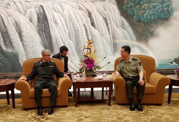 سرلشگر باقری با فرمانده نظامی منطقه شانگهای ملاقات کرد