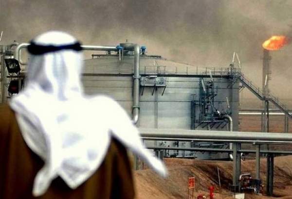 بلومبرگ: تولید نفت عربستان نصف شد
