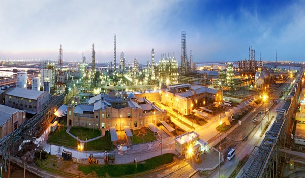 إيران تحقق انجازا هاما في صناعة البتروكيماويات