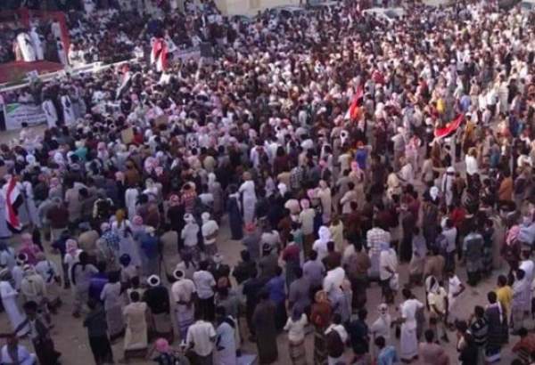 راهپیمایی ده‌ها هزار نفری مردم یمن به مناسبت سالروز پیروزی انقلاب