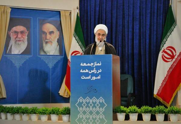 ملت ایران در مقابل استکبار تسلیم ناپذیر است