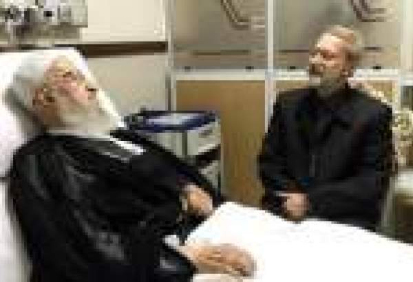 اسپیکر لاریجانی آیت اللہ مکارم شیرازی کی عیادت کیلیے ہسپتال پہچ گئے