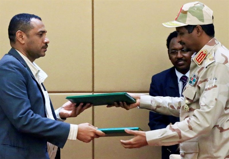 السودان.. الحكومة الانتقالية والحركة الشعبية توقعان خارطة طريق للمفاوضات بين الجانبين