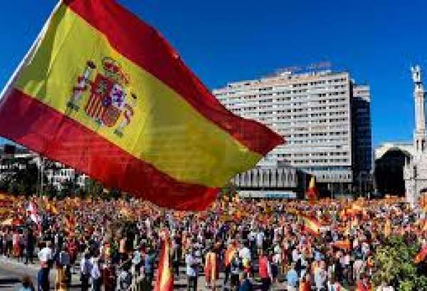 اسپین میں مظاہرین اور پولیس کے درمیان جھڑپ میں کئی افراد زخمی