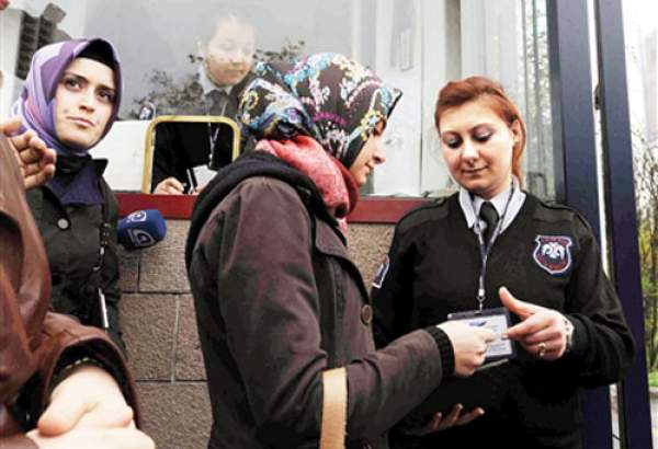 ۴۵ درصد از زنان مسلمان فرانسه در معرض تبعیض قرار دارند