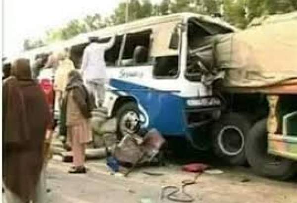 پاکستانی زائرین کی بس کو ٹریفک حادثہ