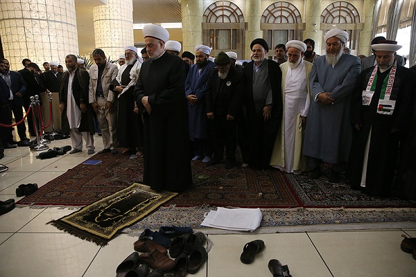 اقامه نماز وحدت در مراسم افتتاحیه کنفرانس وحدت اسلامی