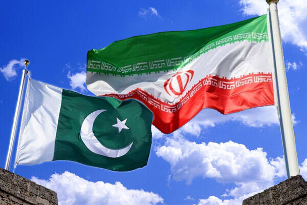 الرئيس الباكستاني يؤكد على اهمية علاقات بلاده مع ايران كأولوية للسياسة الخارجية