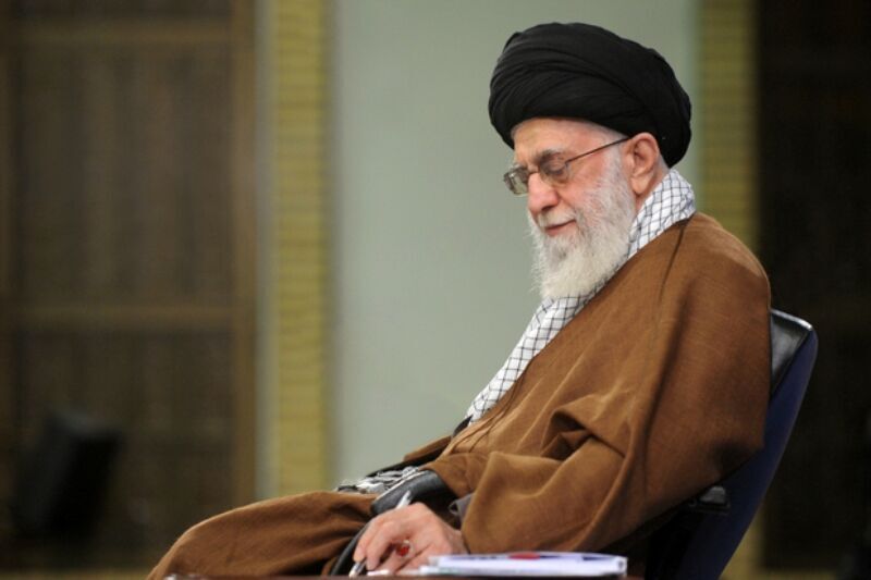 قائد الثورة الاسلامية يعزي رئيس الجمهورية بوفاة شقيقته
