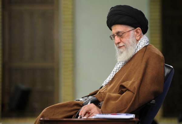 رہبر انقلاب اسلامی کا صدر روحانی کی ہمشیرہ کے انتقال پر تعزیتی پیغام