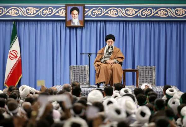 Leader hails Iranian nation