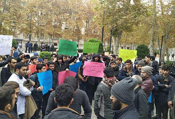 تجمع طلابي في طهران دعماً للشيخ الزكزاكي