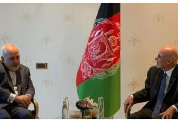 Rencontre entre le ministre des Affaires étrangères iranienne et le président afghan