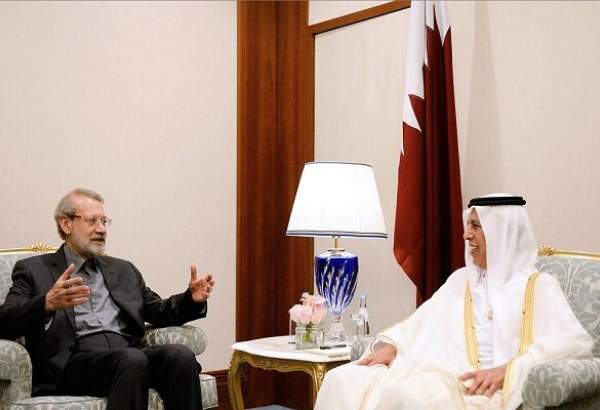 تأکید بر توسعه روابط اقتصادی ایران و قطر در دیدار لاریجانی با همتای قطری