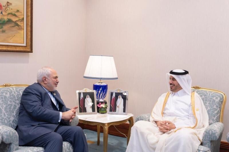 ظريف ورئيس وزراء قطر يتبادلان وجهات النظر حول التعاون الثنائي