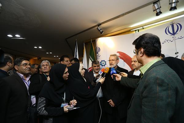لاريجاني: الإيرانيون لديهم القدرة على تحويل المصاعب الى فرص