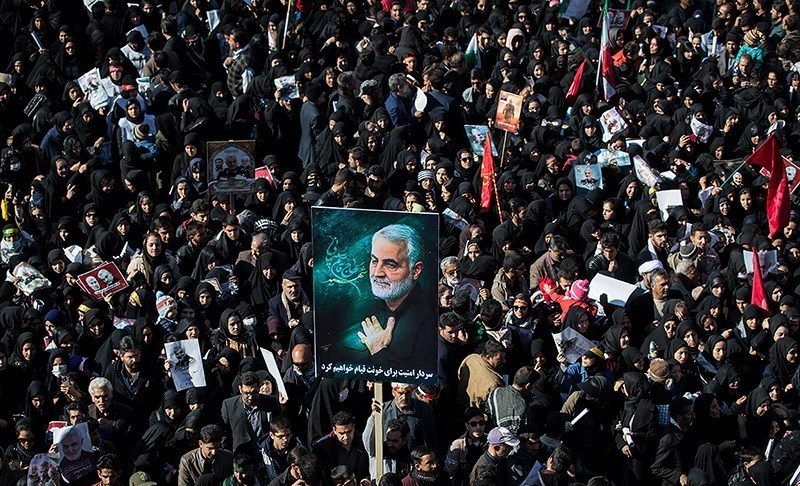 أهالي طهران ينظمون مسيرات حاشدة دفاعا عن الولاية وتضامنا مع ذوي ضحايا الطائرة الاوكرانية