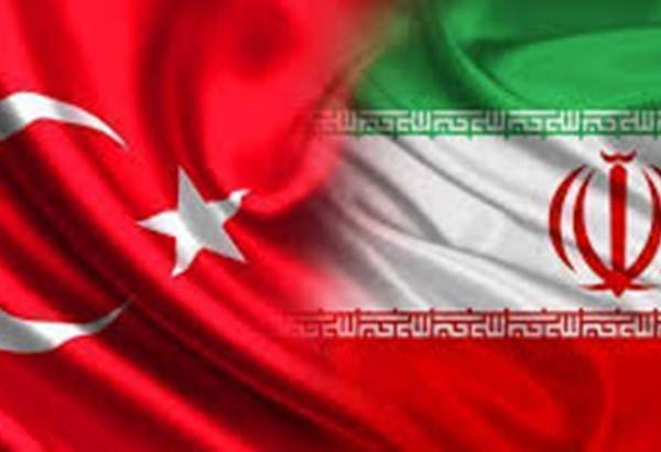 وزیر دفاع ترکیه خواستار تلاش مشترک با ایران برای جلوگیری از توسعه تنش‌ها شد