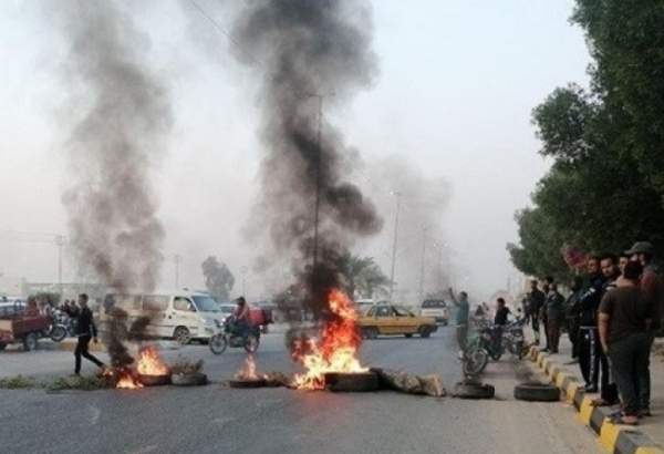 ادامه درگیری ها در نجف اشرف/ آتش زدن لاستیک و ایجاد موانع در خیابان ها