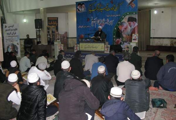 برگزاری محفل قرآنی در گنبد کاووس به منظور گرامیداشت یاد شهید سلیمانی