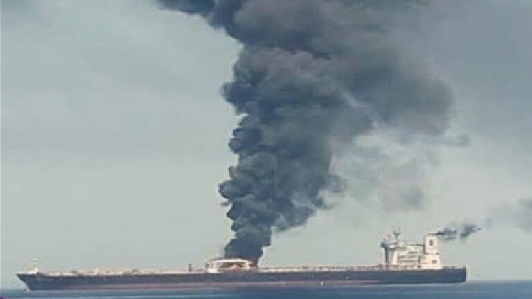 أسوشيتد برس : "اشتعلت النيران بسفينة في الخليج الفارسي ليلة  الأربعاء"
