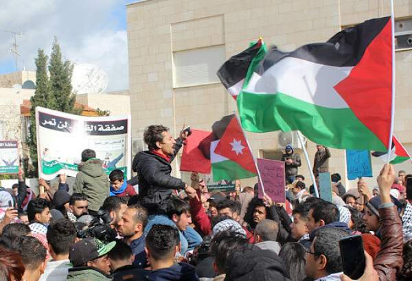 Mass protest in Amman against US