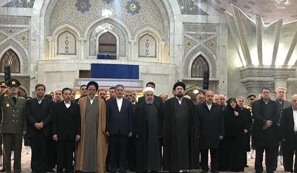 الرئيس روحاني يزور مرقد الامام الراحل (رض) في الذكرى الـ 41 لانتصار الثورة الاسلامية