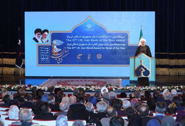 روحانی: تحریم ملت ایران از سوی آمریکا ، اقدامی تروریستی است/ ملت ایران زیر بار تسلیم نخواهد رفت