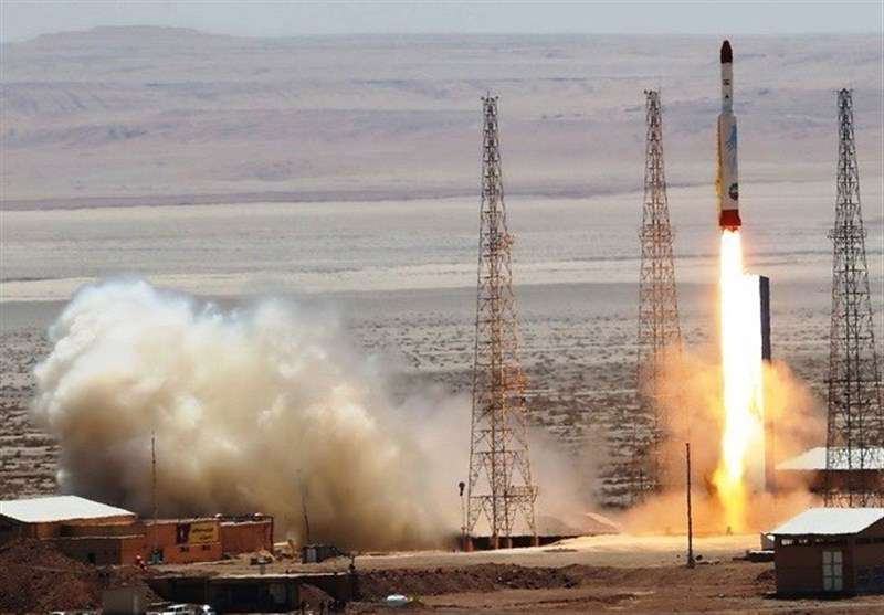 الصاروخ الحامل القمر الصناعي"سيمرغ" و "ظفر" نقلا الى قاعدة "الامام الخميني (رض)" الفضائية