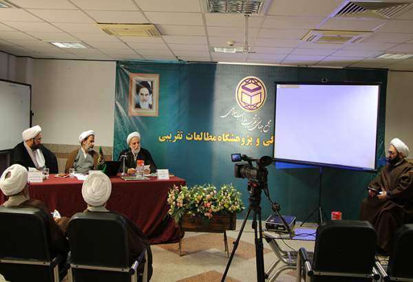 برگزاری کرسی آزاد اندیشی "چیستی و چرایی وحدت و تقریب مذاهب اسلامی"